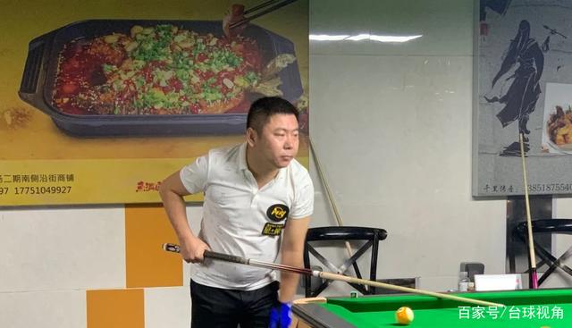 他以流畅的 他以流畅的